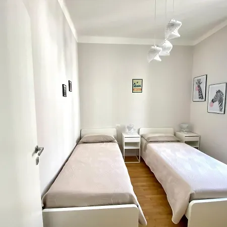 Comoluxhouse- Intero Daire Como