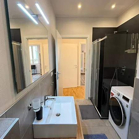 Comoluxhouse- Intero شقة كومو